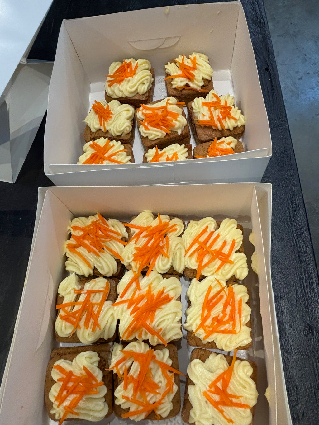 Gâteau de sorgho aux carottes et crème au citron