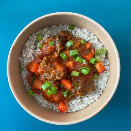 Couscous de fonio aux ailes de poulet